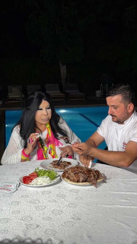 Bülent Ersoy’un Antalya’daki Davetinde Özlemce Döner Rüzgarı